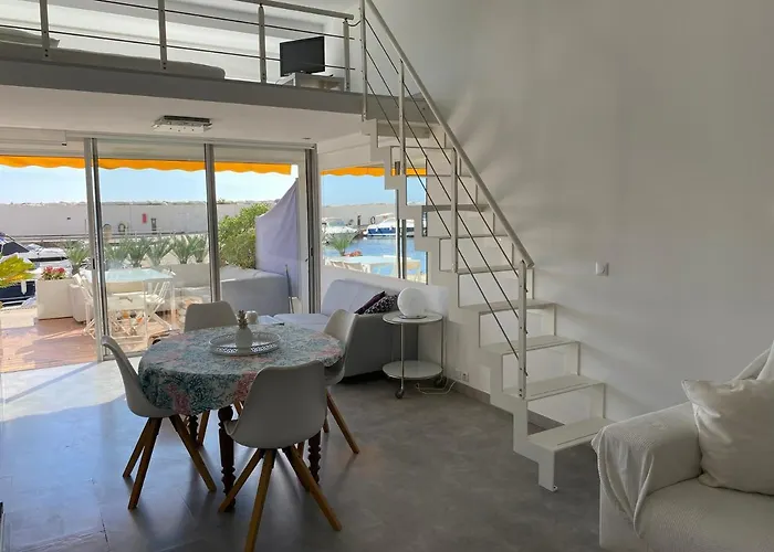 Duplex Face A La Athena Port Bandol