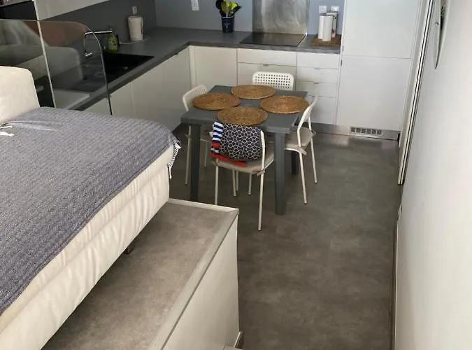 Duplex Face A La Athena Port Bandol
